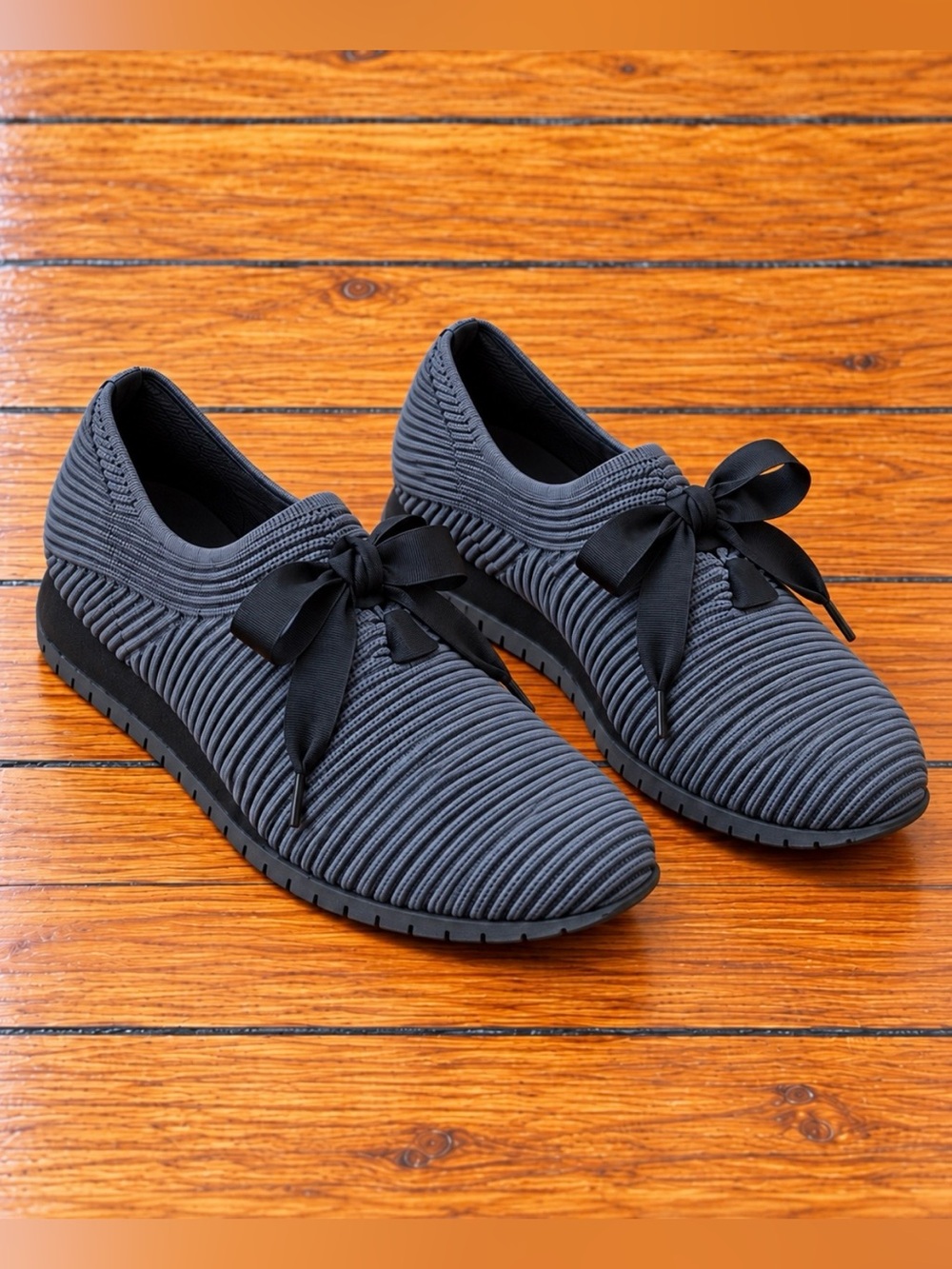 L’Amour Des Pieds Taimah Ribbed Knit Ribbon Lace-Up Sneakers Women’s 6.5 💛🍄